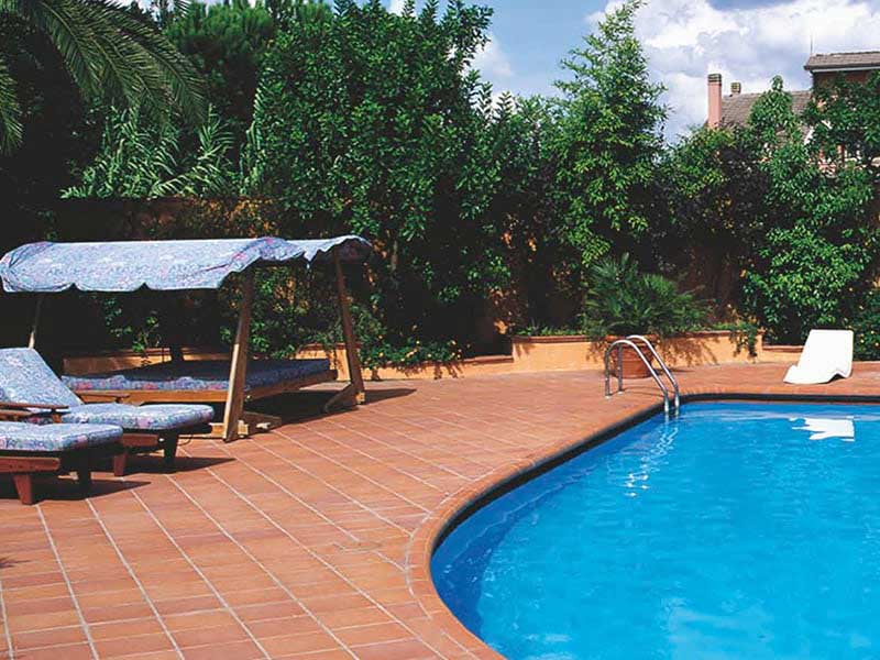 Gạch đỏ lát sân chất lượng giá bao nhiêu? Kích cỡ nào hay dùng? 1 gach do lat san dep