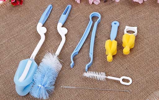 Sử dụng các dụng cụ cọ rửa 4 cr gach do lat san chong reu