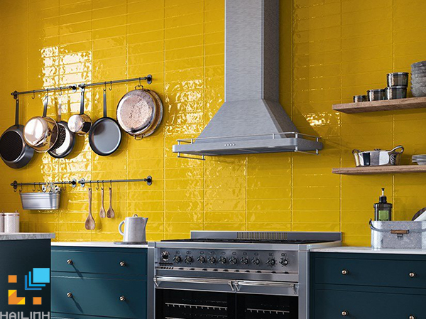 Gach op tuong phong bep ngan chan vi khuan