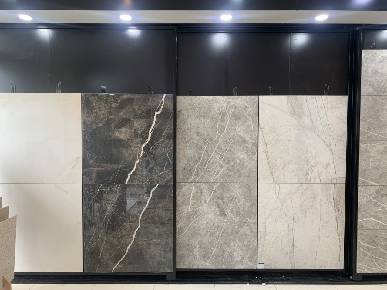 Gach op tuong gia đa van marble