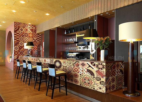 gach op tuong quan cafe