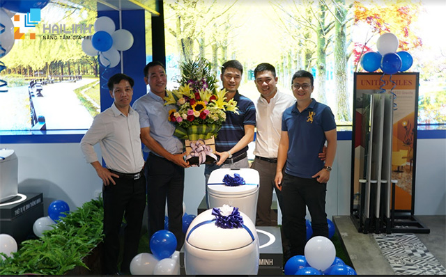 khach-hang-tham-quan-showroom-hai-linh-ha-dong-3 khach hang tham quan showroom hai linh ha dong 3