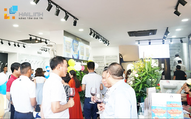 khach-hang-tham-quan-showroom-hai-linh-ha-dong-4 khach hang tham quan showroom hai linh ha dong 4