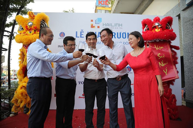 khai-truong-showroom-hai-linh-ha-dong-8 khai truong showroom hai linh ha dong 8