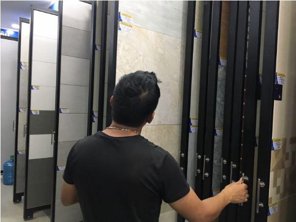 khanh hang mau gach tai hai linh khách hàng mua hàng tại hải linh